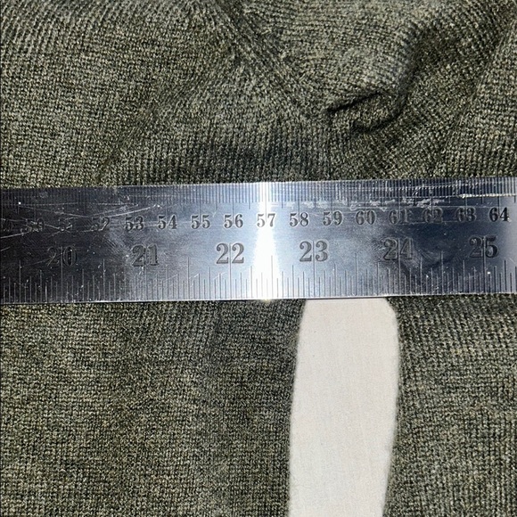 Piatteli Barneys New York Green  V-Neck Sweater Cashmere - Picture 5 of 6